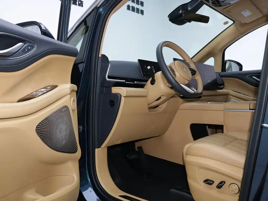 Lantu Automobile Lantu Dreamer 2025 PHEV AWD Flagship Kunpeng Edition 2025 - thumbnail 4