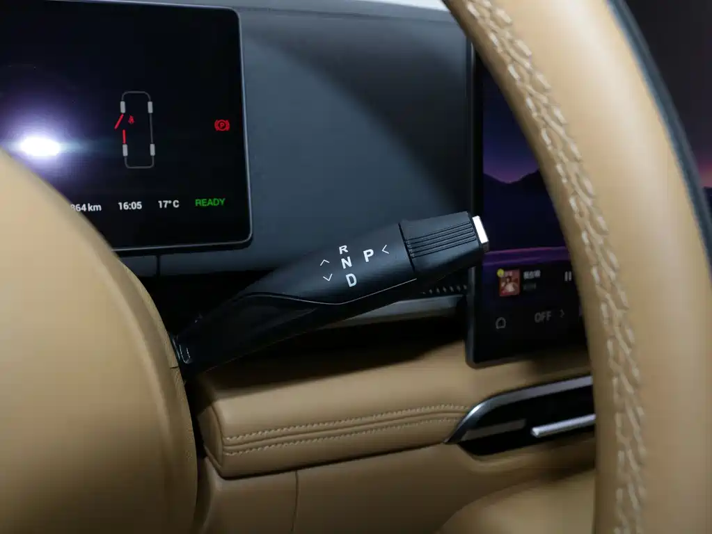 Lantu Automobile Lantu Dreamer 2025 PHEV AWD Flagship Kunpeng Edition 2025 - thumbnail 14