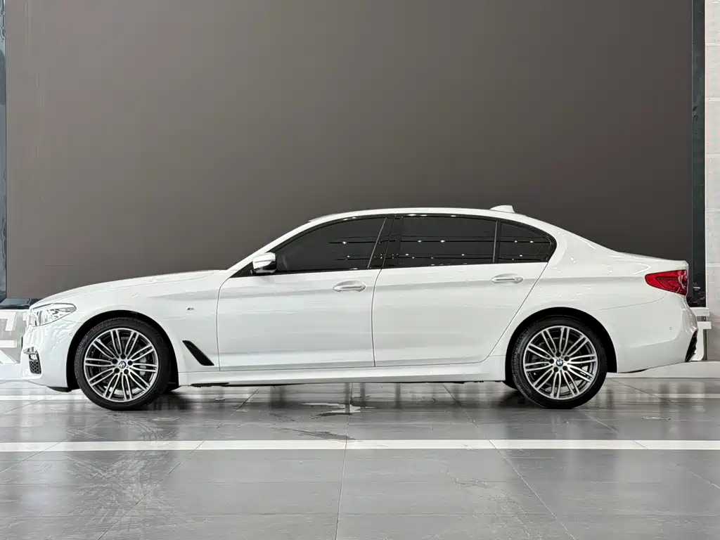 BMW BMW 5 Series 2018 Facelift 530Li Leading Model M Sport Package 2018 - thumbnail 4