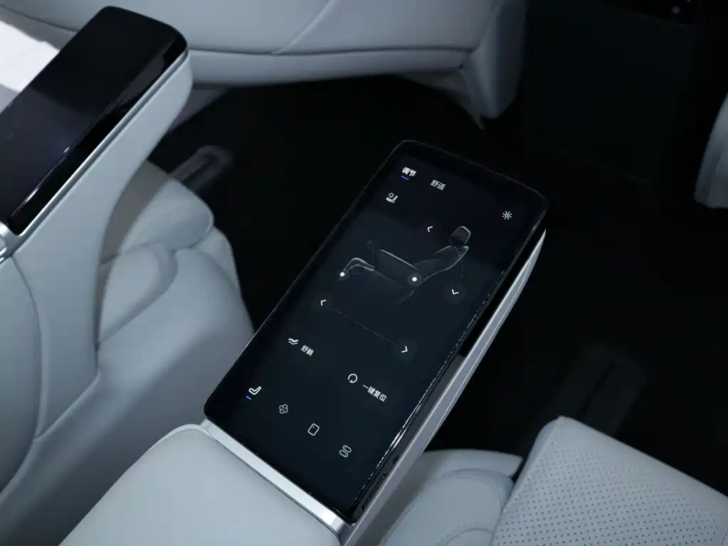Lantu Automobile Lantu Dreamer 2025 PHEV AWD Premium Kunpeng Edition 2025 - thumbnail 18