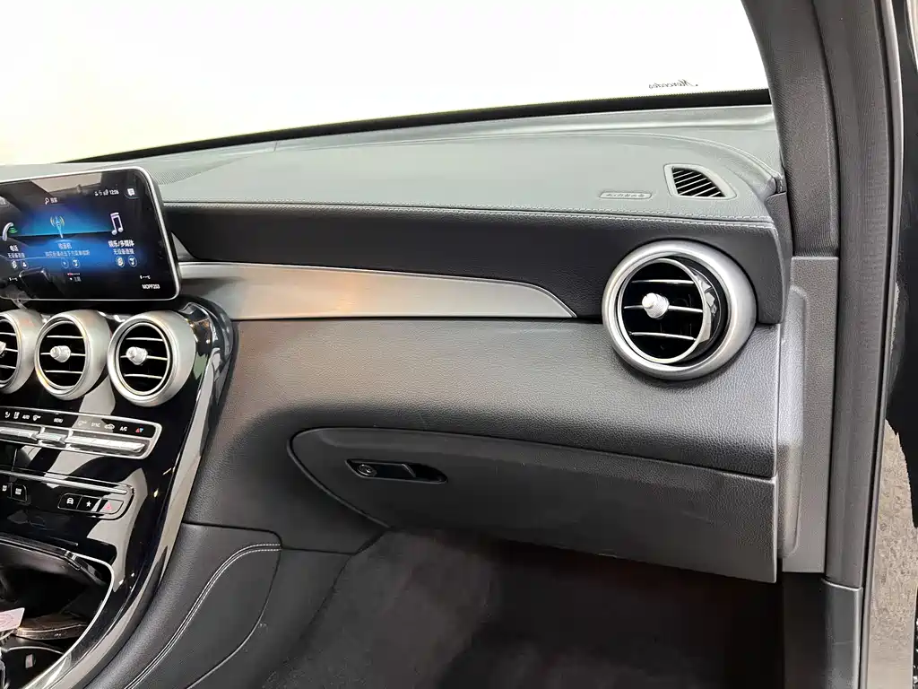 Mercedes-Benz Mercedes-Benz GLC 2022 GLC 260 L 4MATIC Sport Edition 2022 - thumbnail 17