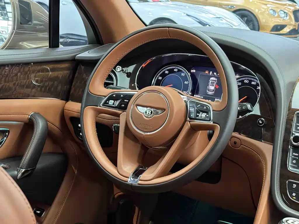 Bentley Bentayga 2018 4.0T V8 2019 - thumbnail 10