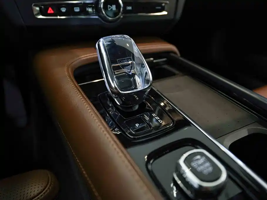 Volvo Volvo S90 2023 B5 Momentum Luxury Edition 2023 - thumbnail 3