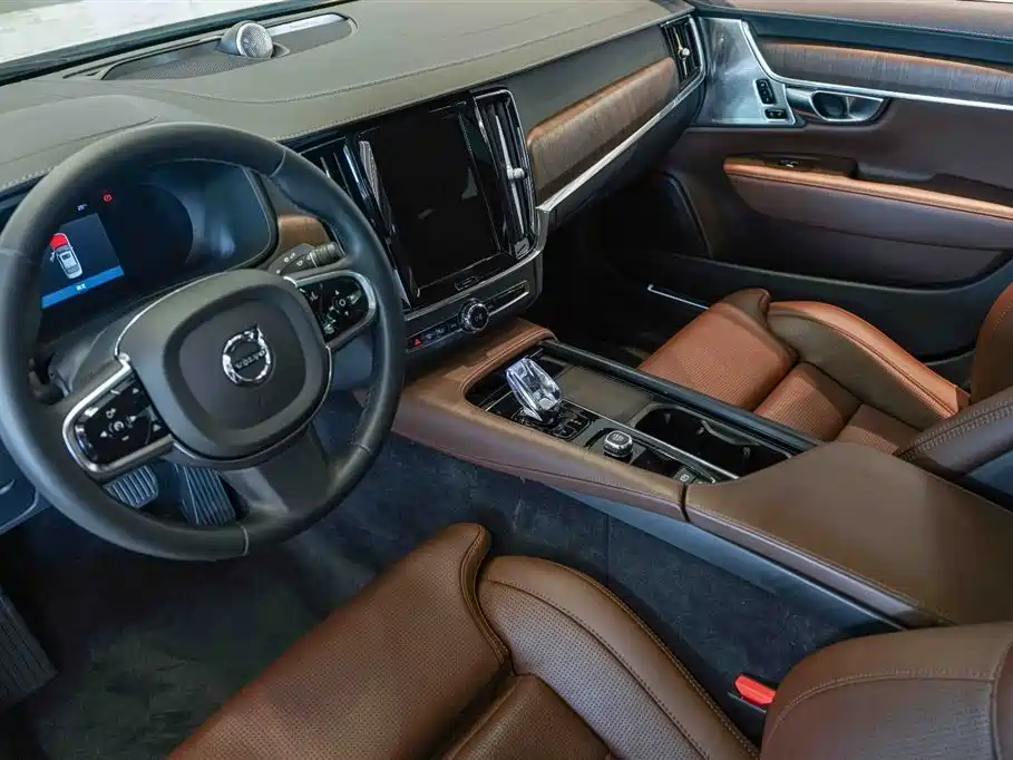 Volvo Volvo S90 2023 B5 Momentum Luxury Edition 2023 - thumbnail 4