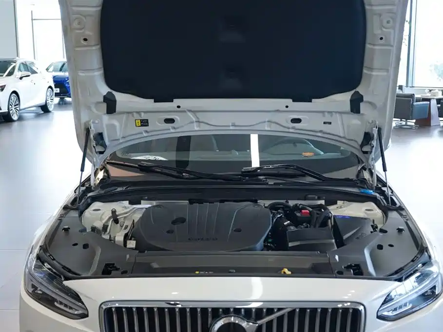 Volvo Volvo S90 2023 B5 Momentum Luxury Edition 2023 - thumbnail 5