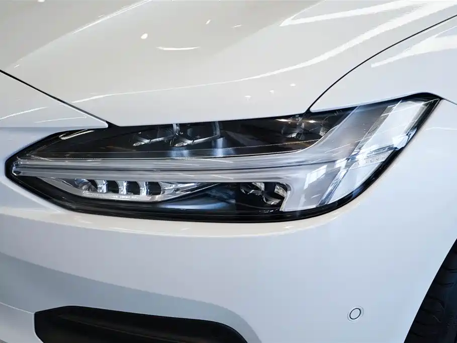 Volvo Volvo S90 2023 B5 Momentum Luxury Edition 2023 - thumbnail 6