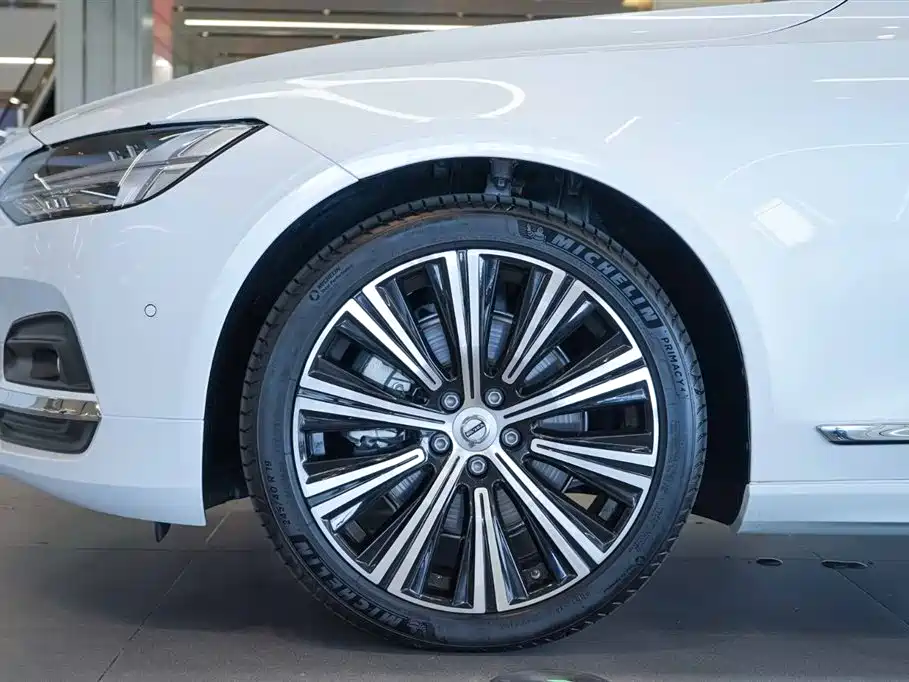 Volvo Volvo S90 2023 B5 Momentum Luxury Edition 2023 - thumbnail 7