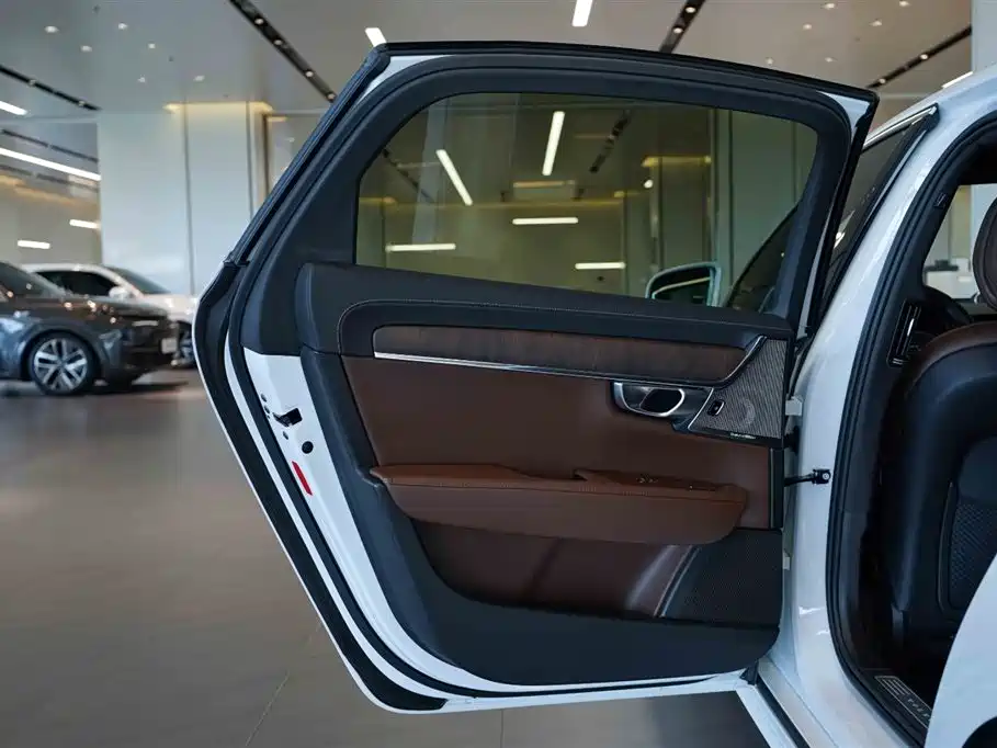 Volvo Volvo S90 2023 B5 Momentum Luxury Edition 2023 - thumbnail 16