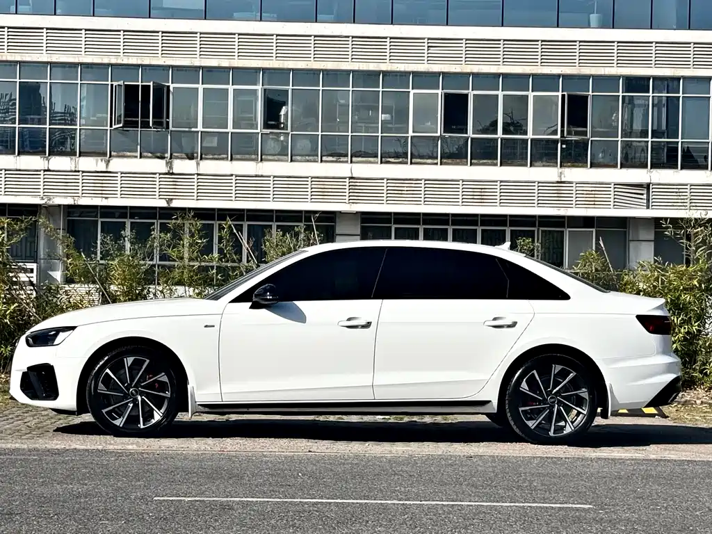 Audi Audi A4L 2023 40 TFSI Premium Dynamic Edition 2023 - thumbnail 4
