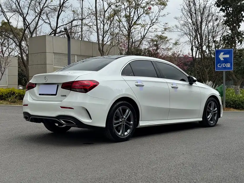 Mercedes-Benz Mercedes-Benz A-Class 2021 A 180 L Sport Sedan 2021 - thumbnail 4