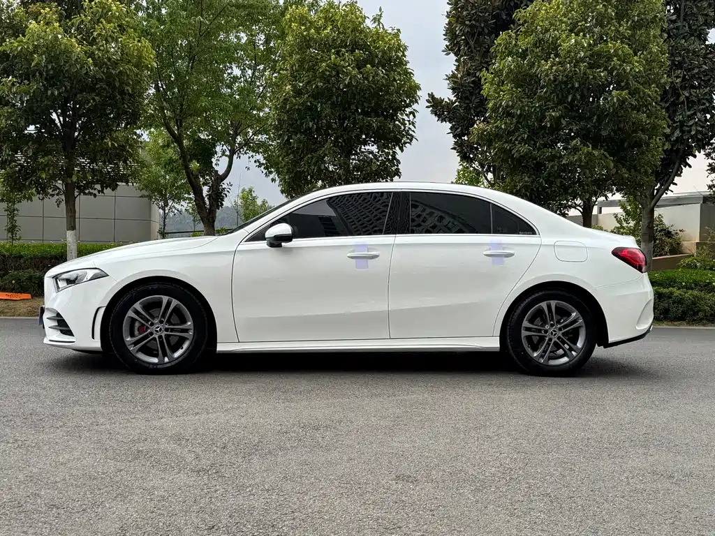 Mercedes-Benz Mercedes-Benz A-Class 2021 A 180 L Sport Sedan 2021 - thumbnail 5