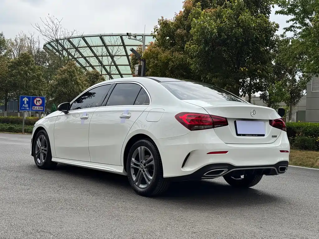 Mercedes-Benz Mercedes-Benz A-Class 2021 A 180 L Sport Sedan 2021 - thumbnail 6