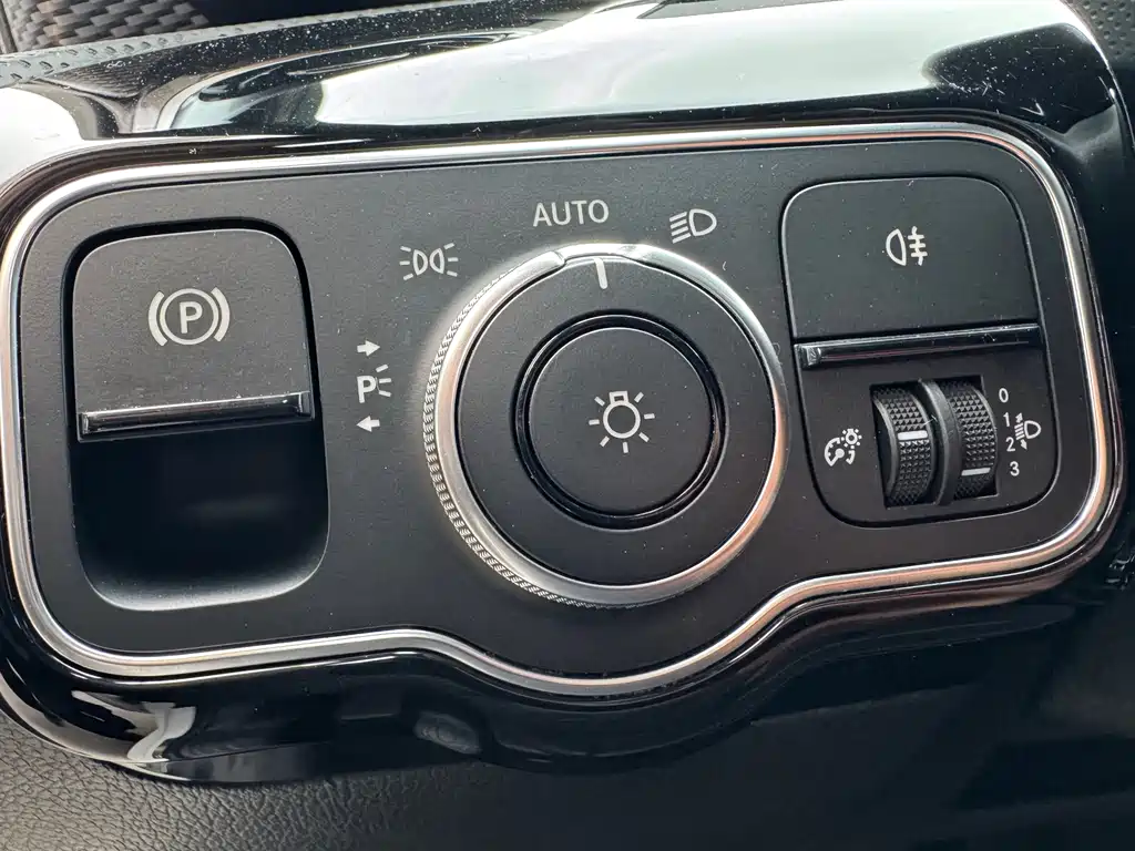 Mercedes-Benz Mercedes-Benz A-Class 2021 A 180 L Sport Sedan 2021 - thumbnail 19