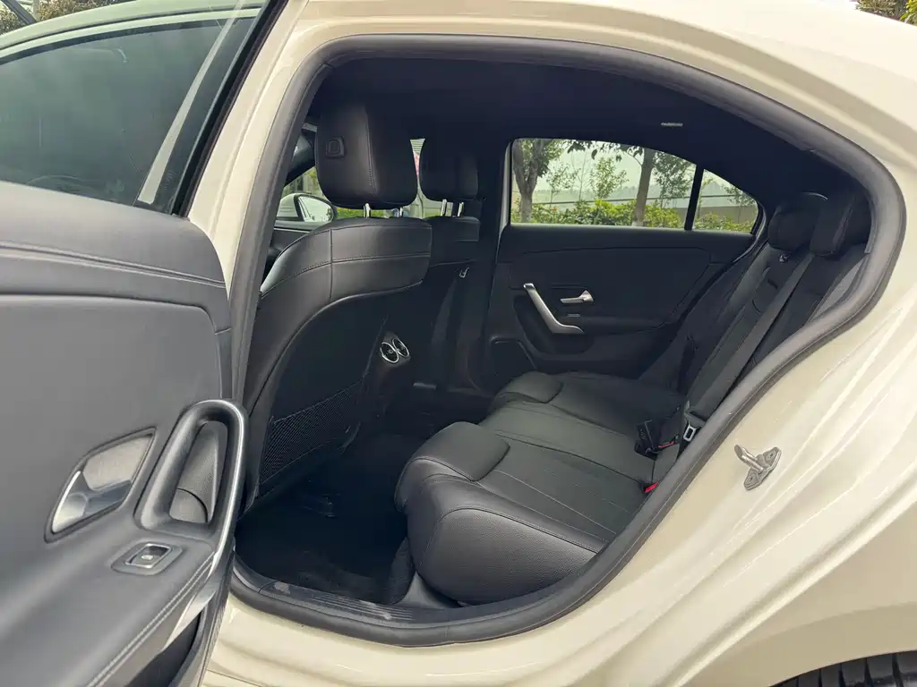 Mercedes-Benz Mercedes-Benz A-Class 2021 A 180 L Sport Sedan 2021 - thumbnail 24