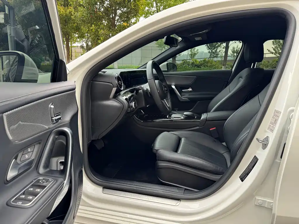 Mercedes-Benz Mercedes-Benz A-Class 2021 A 180 L Sport Sedan 2021 - thumbnail 26
