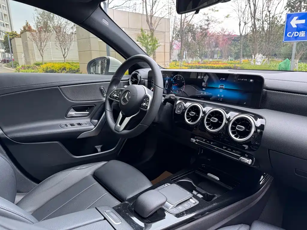 Mercedes-Benz Mercedes-Benz A-Class 2021 A 180 L Sport Sedan 2021 - thumbnail 27