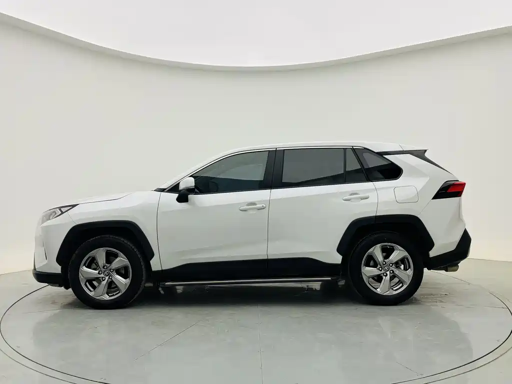 Toyota RAV4 2021 2.0L CVT 2WD Fashion PLUS Edition 2022 - thumbnail 4