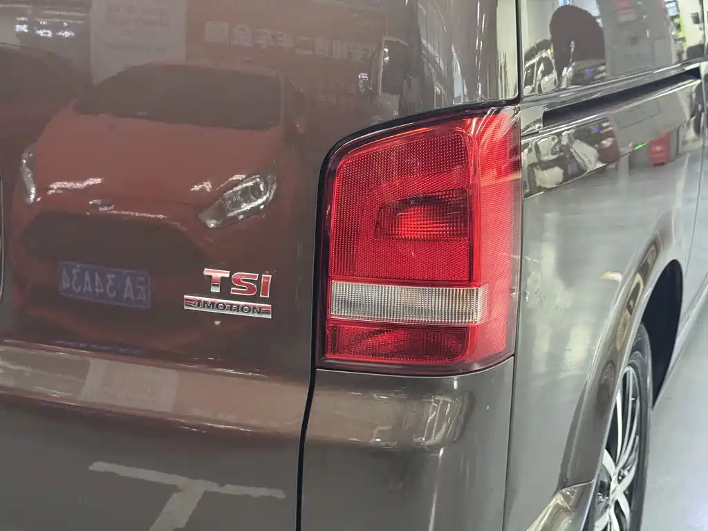 Volkswagen Volkswagen Multivan 2012 2.0TSI 4MOTION Comfortline 2015 - thumbnail 6