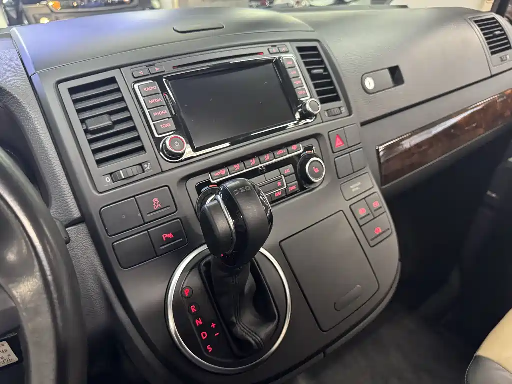 Volkswagen Volkswagen Multivan 2012 2.0TSI 4MOTION Comfortline 2015 - thumbnail 8