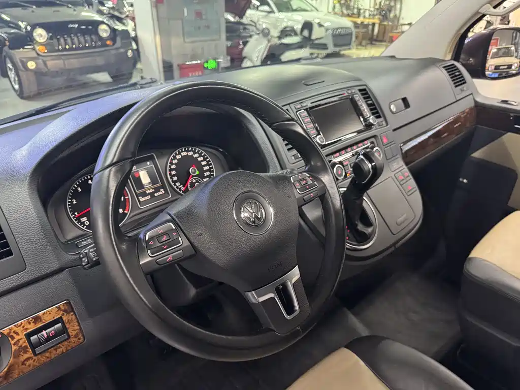 Volkswagen Volkswagen Multivan 2012 2.0TSI 4MOTION Comfortline 2015 - thumbnail 13