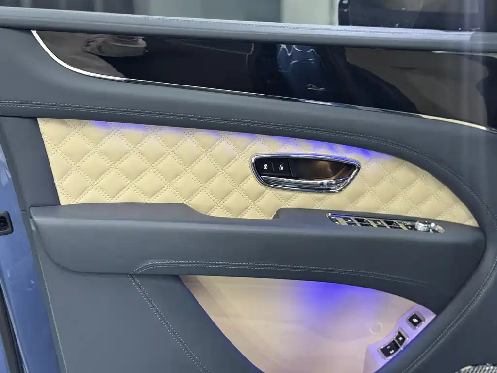 Bentley Bentayga 2022 4.0T V8 2022 - thumbnail 8