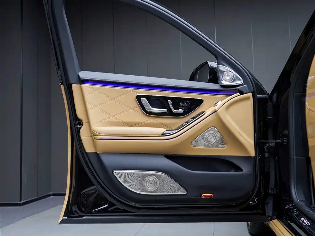 Mercedes-Benz Maybach S-Class 2022 S 680 4MATIC Virgil Abloh Limited Edition 2023 - thumbnail 7