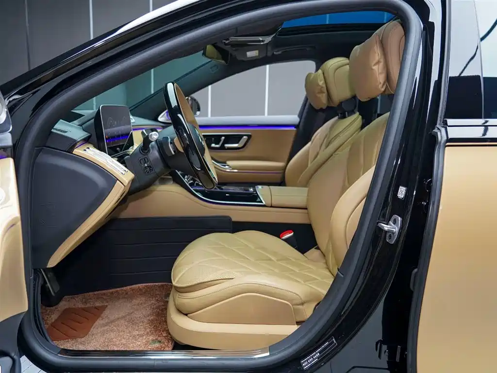 Mercedes-Benz Maybach S-Class 2022 S 680 4MATIC Virgil Abloh Limited Edition 2023 - thumbnail 9