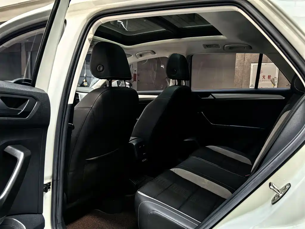 Volkswagen T-Roc 2022 280TSI DSG 2WD Elite PLUS 2023 - thumbnail 6