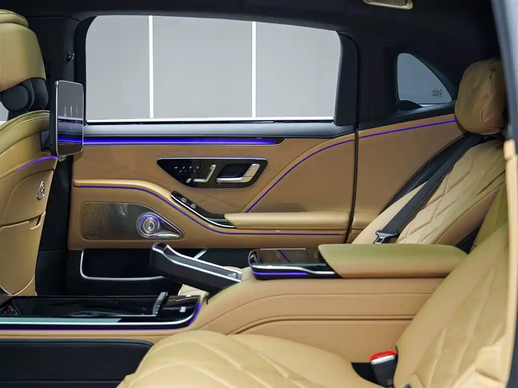 Mercedes-Benz Maybach S-Class 2022 S 680 4MATIC Virgil Abloh Limited Edition 2023 - thumbnail 15