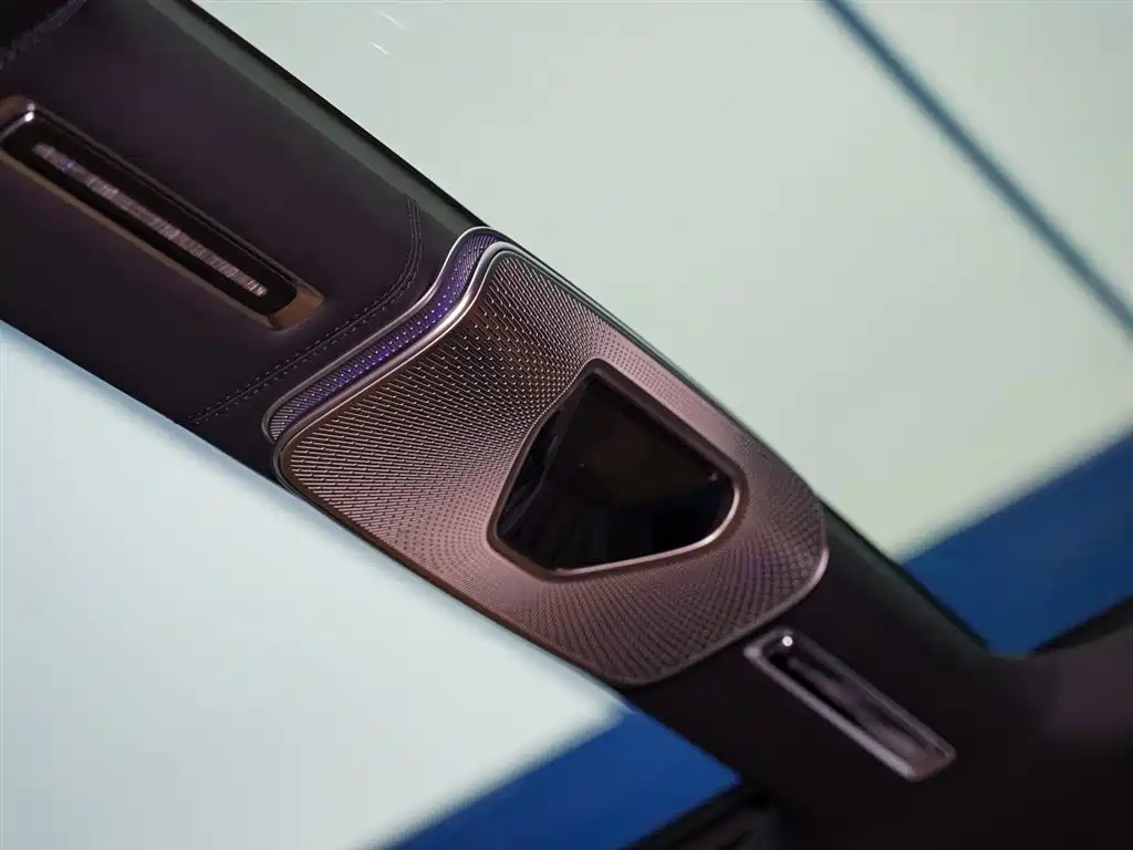 Mercedes-Benz Maybach S-Class 2022 S 680 4MATIC Virgil Abloh Limited Edition 2023 - thumbnail 17