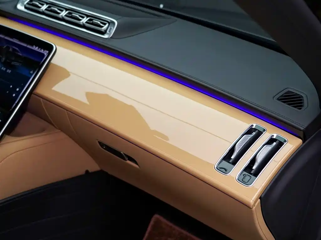 Mercedes-Benz Maybach S-Class 2022 S 680 4MATIC Virgil Abloh Limited Edition 2023 - thumbnail 24