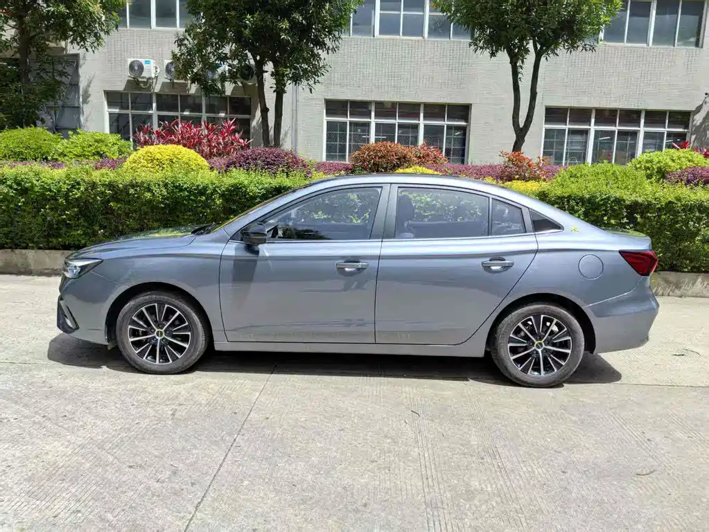 Roewe Roewe i5 2021 1.5L CVT Diamond Edition 2023 - thumbnail 3