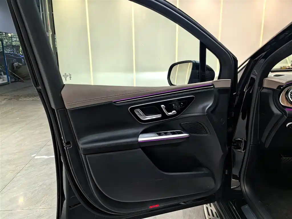 Mercedes-Benz Mercedes-Benz EQE SUV 2024 500 4MATIC 2025 - thumbnail 17