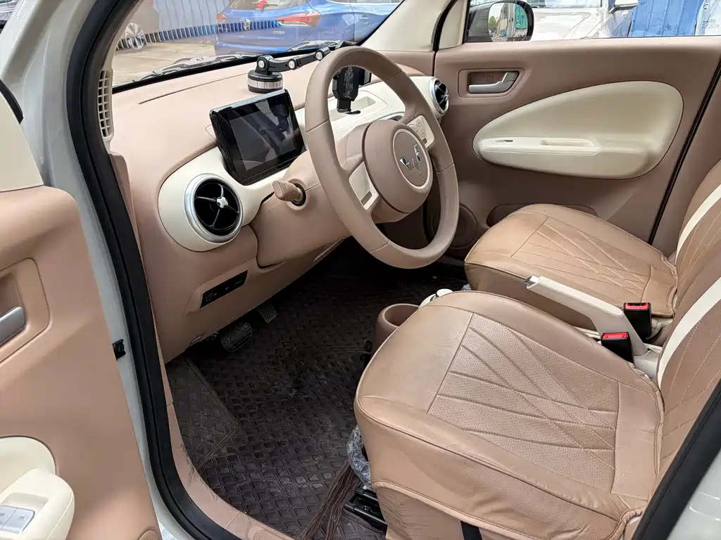 Wuling Motors Wuling Hongguang MINIEV 2025 Model Year 4th Generation 4-Door Advanced Version 2025 - thumbnail 7
