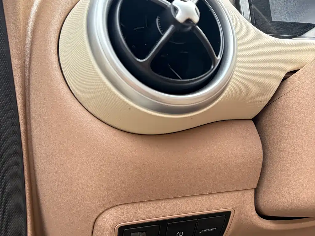 Wuling Motors Wuling Hongguang MINIEV 2025 Model Year 4th Generation 4-Door Advanced Version 2025 - thumbnail 14