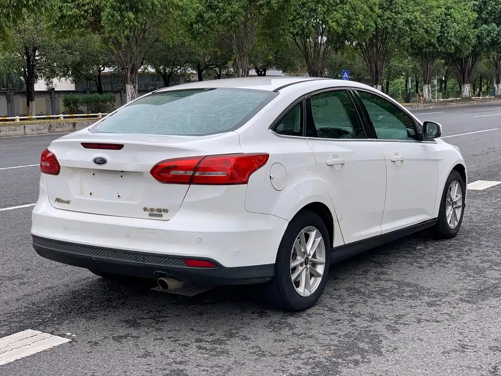 Ford Ford Focus 2015 Sedan EcoBoost 180 Automatic Elite 2016 - thumbnail 4