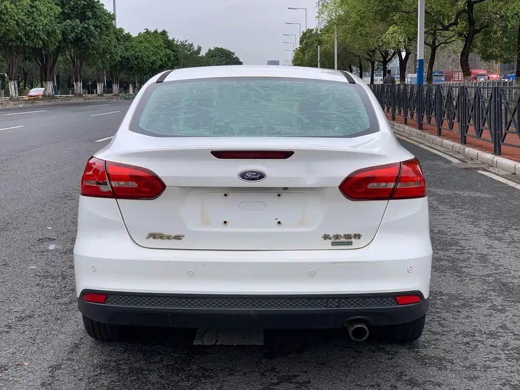 Ford Ford Focus 2015 Sedan EcoBoost 180 Automatic Elite 2016 - thumbnail 5