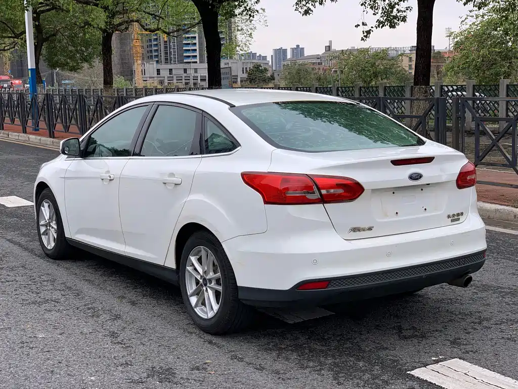 Ford Ford Focus 2015 Sedan EcoBoost 180 Automatic Elite 2016 - thumbnail 6