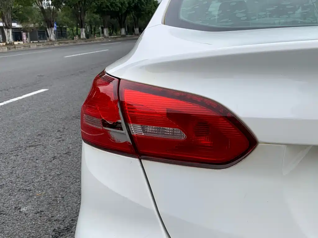 Ford Ford Focus 2015 Sedan EcoBoost 180 Automatic Elite 2016 - thumbnail 11