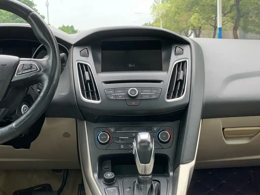 Ford Ford Focus 2015 Sedan EcoBoost 180 Automatic Elite 2016 - thumbnail 18