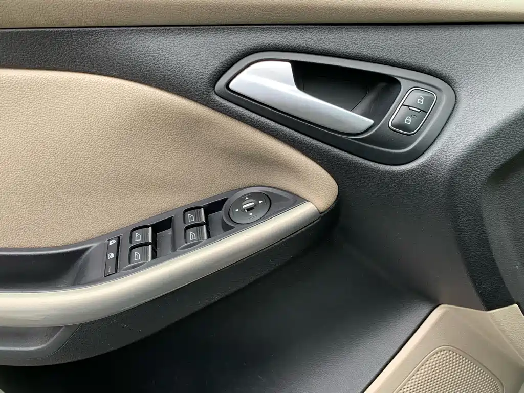 Ford Ford Focus 2015 Sedan EcoBoost 180 Automatic Elite 2016 - thumbnail 21