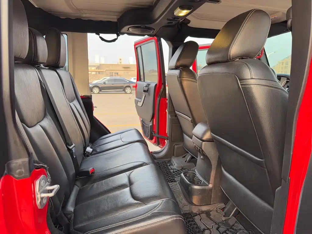 Jeep Jeep Wrangler 2015 3.0L Sahara Four-Door Comfort Edition 2016 - thumbnail 13