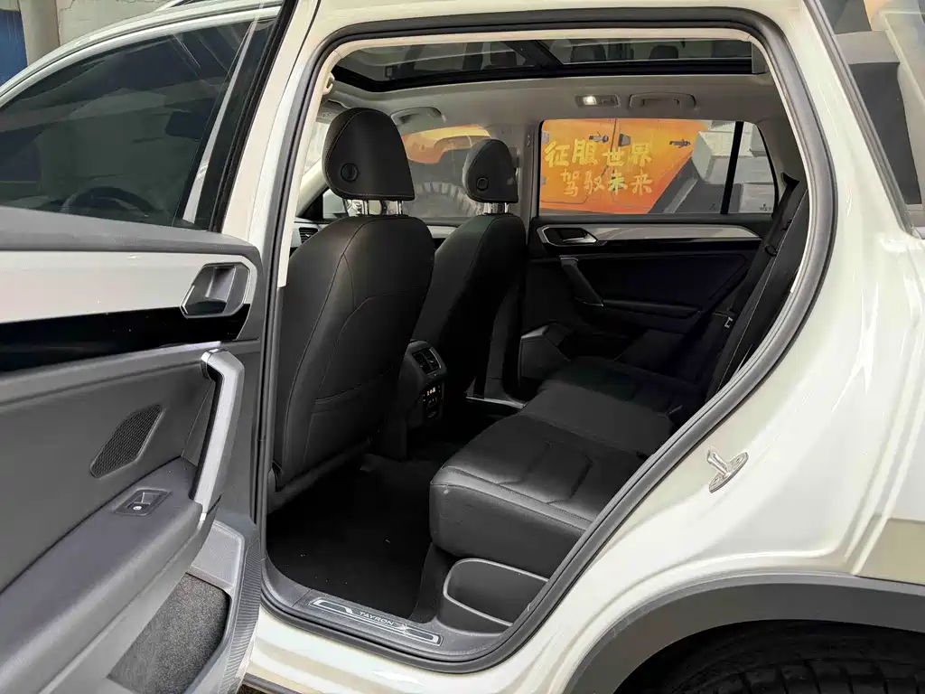 Volkswagen Tayron 2022 280TSI Front-Wheel Drive Luxury Smart Connect Edition 2022 - thumbnail 8