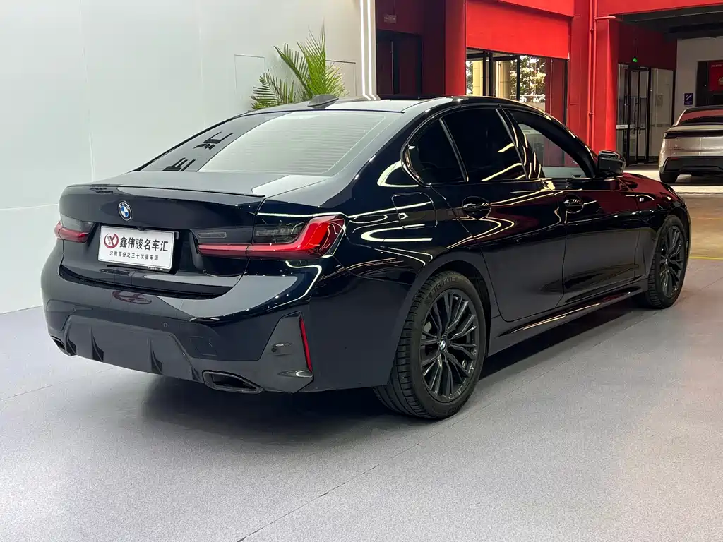 BMW BMW 3 Series 2024 330i M Sport Shadow Night Package 2024 - thumbnail 17