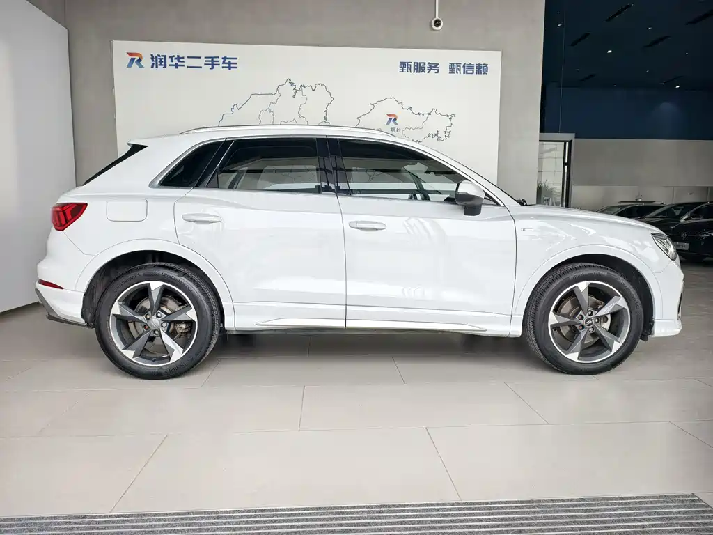 Audi Audi Q3 2020 35 TFSI Fashion Dynamic Model 2020 - thumbnail 3