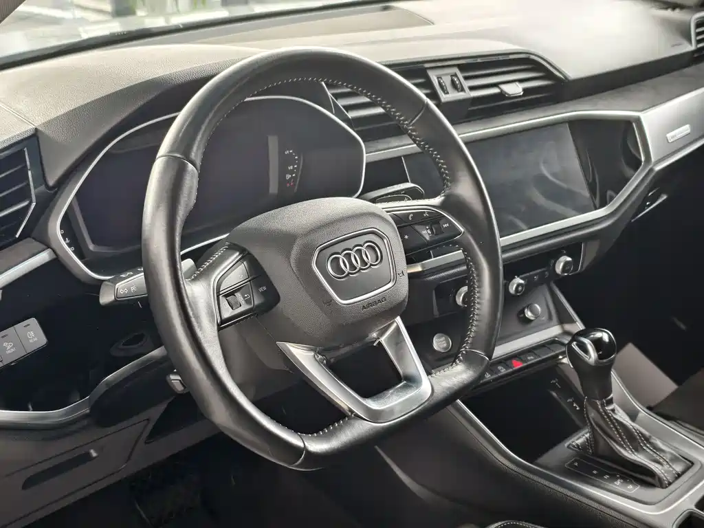 Audi Audi Q3 2020 35 TFSI Fashion Dynamic Model 2020 - thumbnail 8