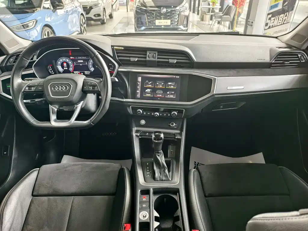 Audi Audi Q3 2020 35 TFSI Fashion Dynamic Model 2020 - thumbnail 10