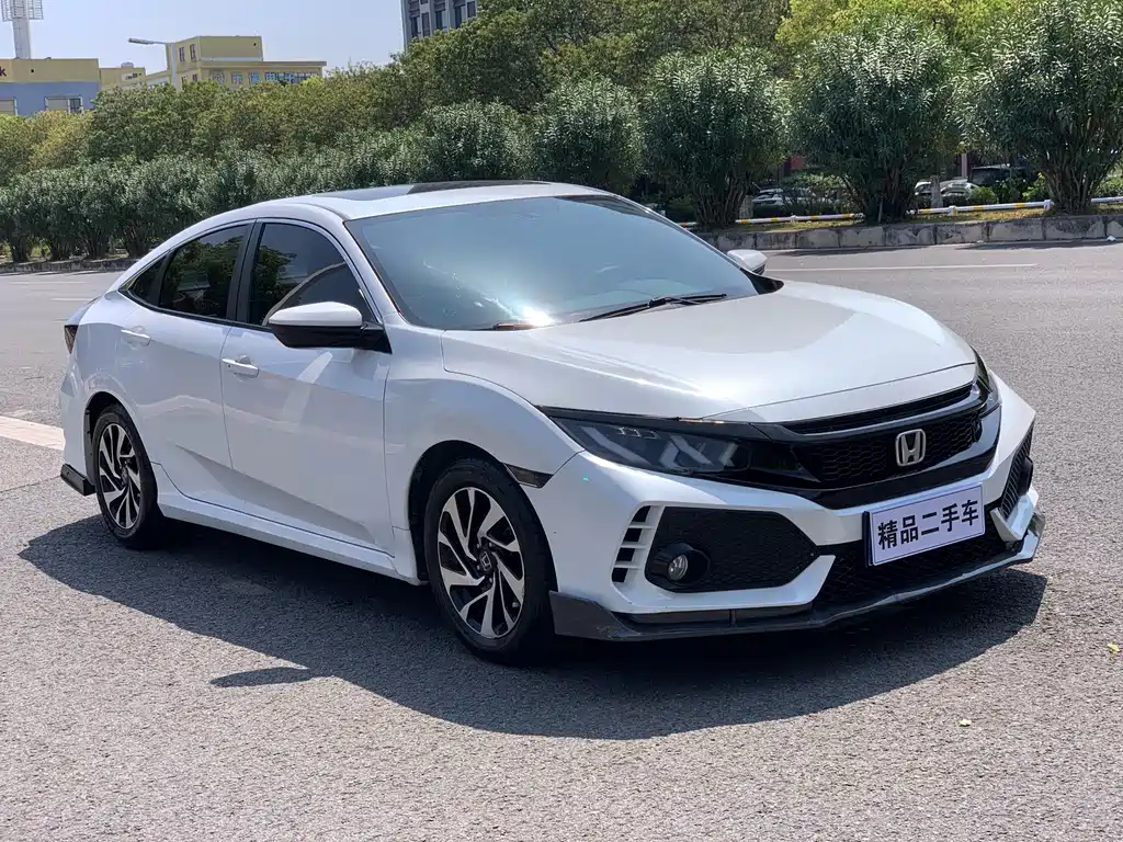 Honda Honda Civic 2016 220TURBO CVT Luxury Edition 2018 - thumbnail 2