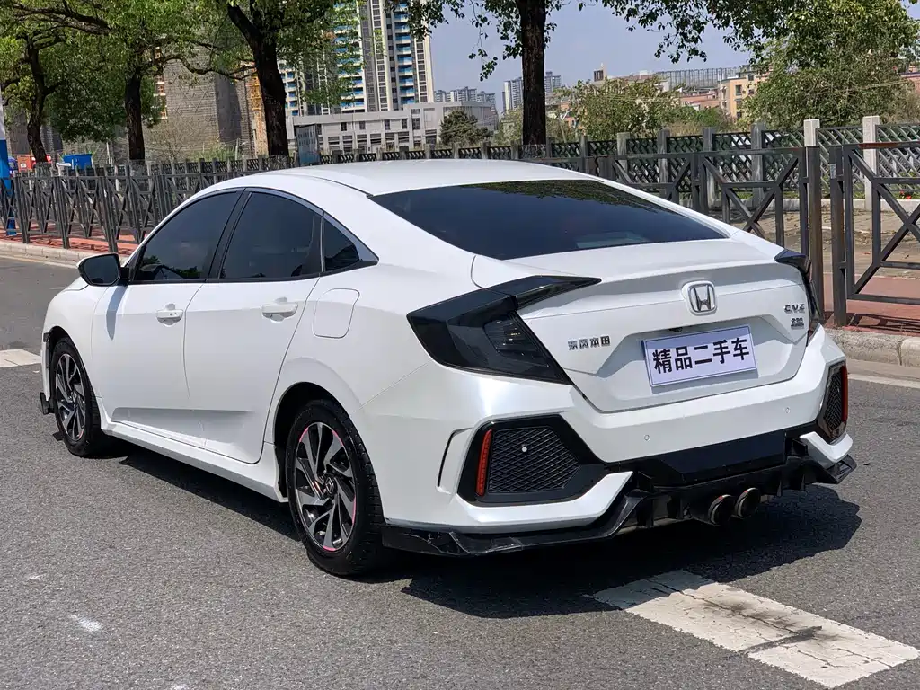 Honda Honda Civic 2016 220TURBO CVT Luxury Edition 2018 - thumbnail 4