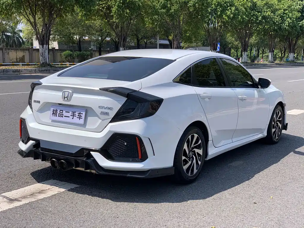 Honda Honda Civic 2016 220TURBO CVT Luxury Edition 2018 - thumbnail 6
